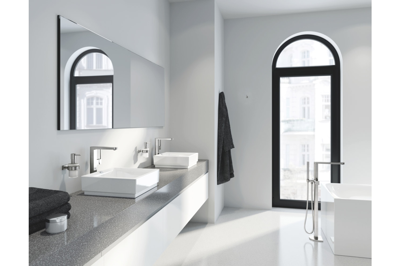 Внешняя часть смесителя для ванны GROHE Plus напольного монтажа, суперсталь (23846DC3)