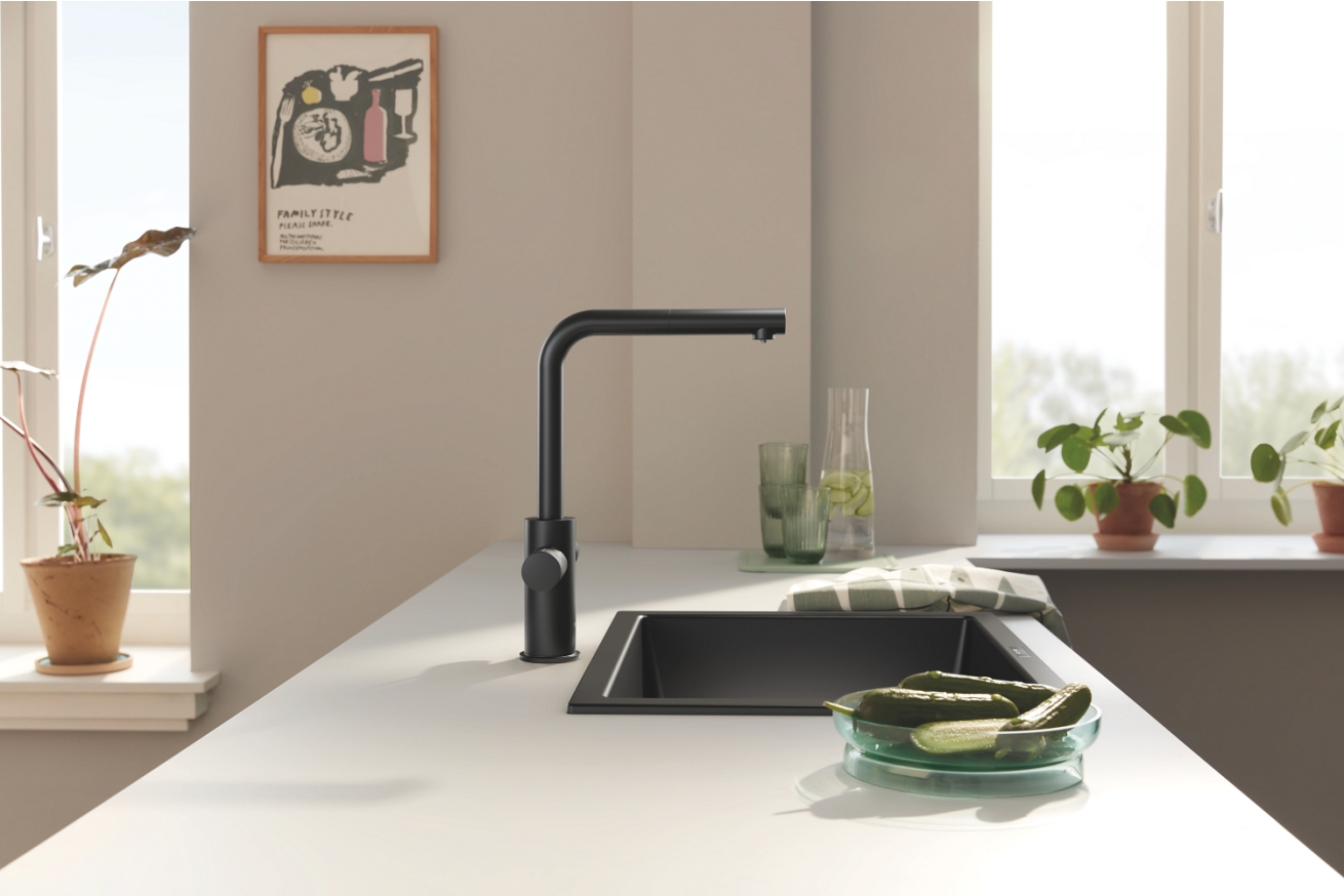 Смеситель для кухонной мойки GROHE Blue Pure Minta c вытяжным изливом, функцией фильтрации, без фильтра в комплекте, фантомный черный (30590KF0)