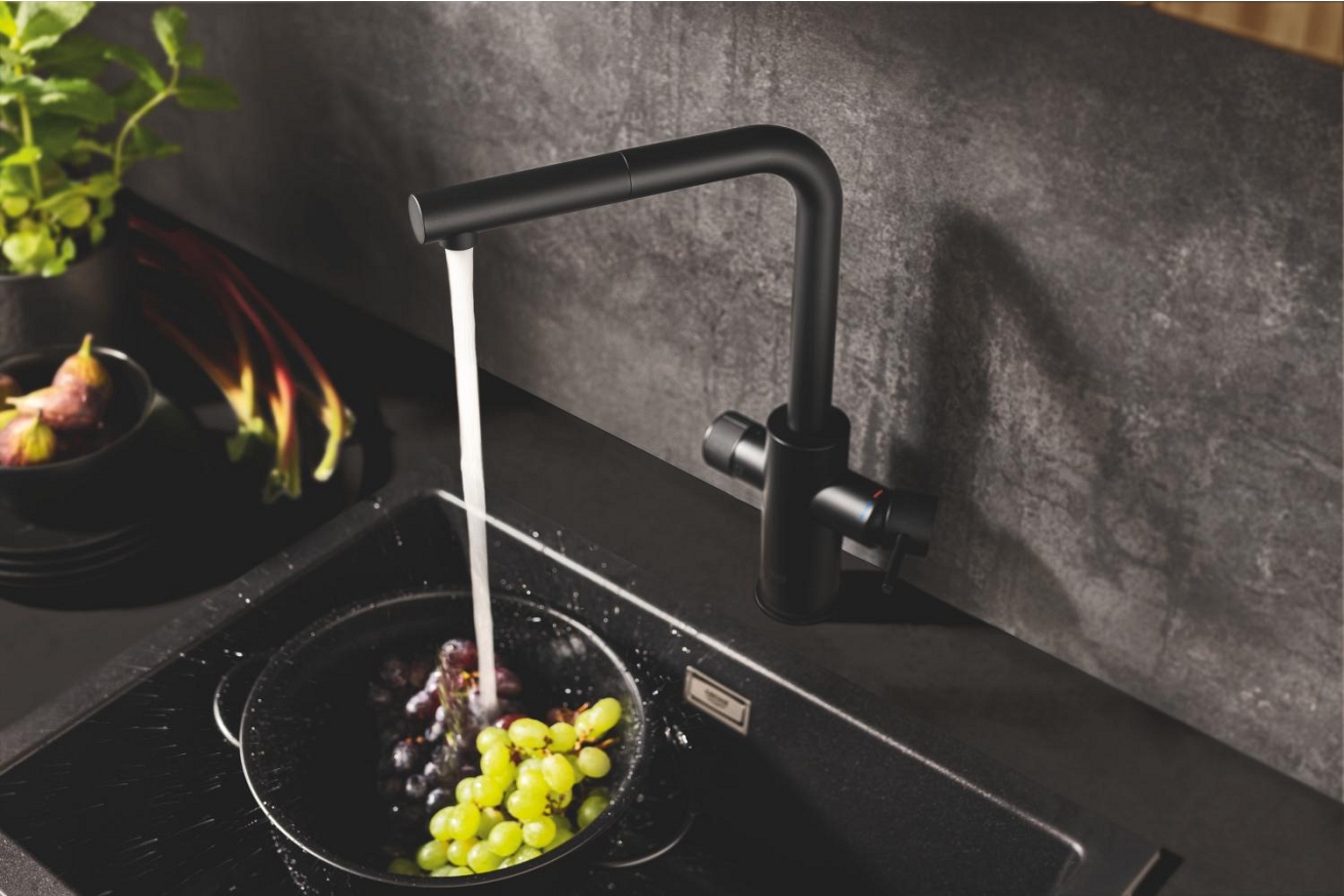Смеситель для кухонной мойки GROHE Blue Pure Minta c вытяжным изливом, функцией фильтрации, без фильтра в комплекте, фантомный черный (30590KF0)