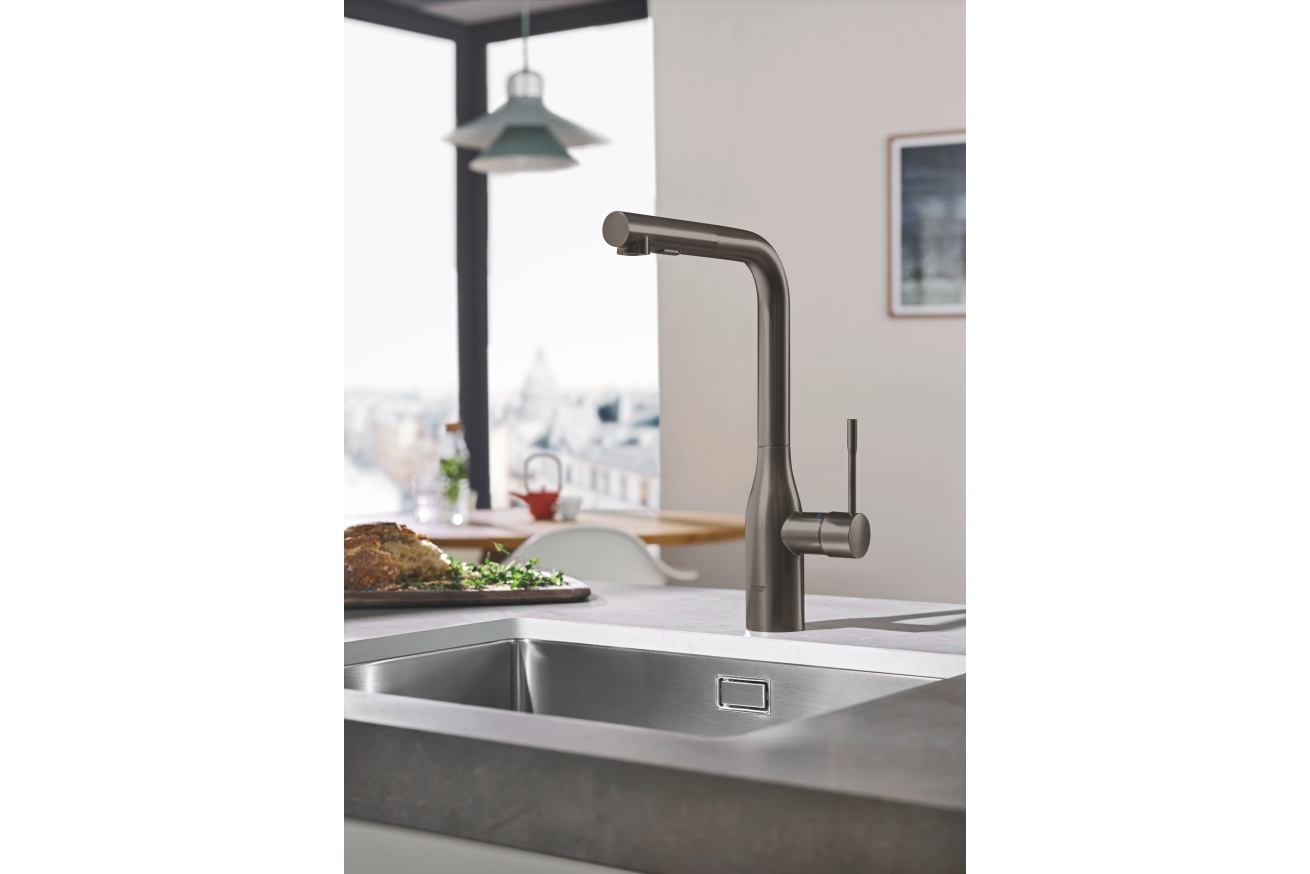 Смеситель для кухни GROHE Essence с вытяжным изливом 2jet, темный графит матовый (30504AL0)
