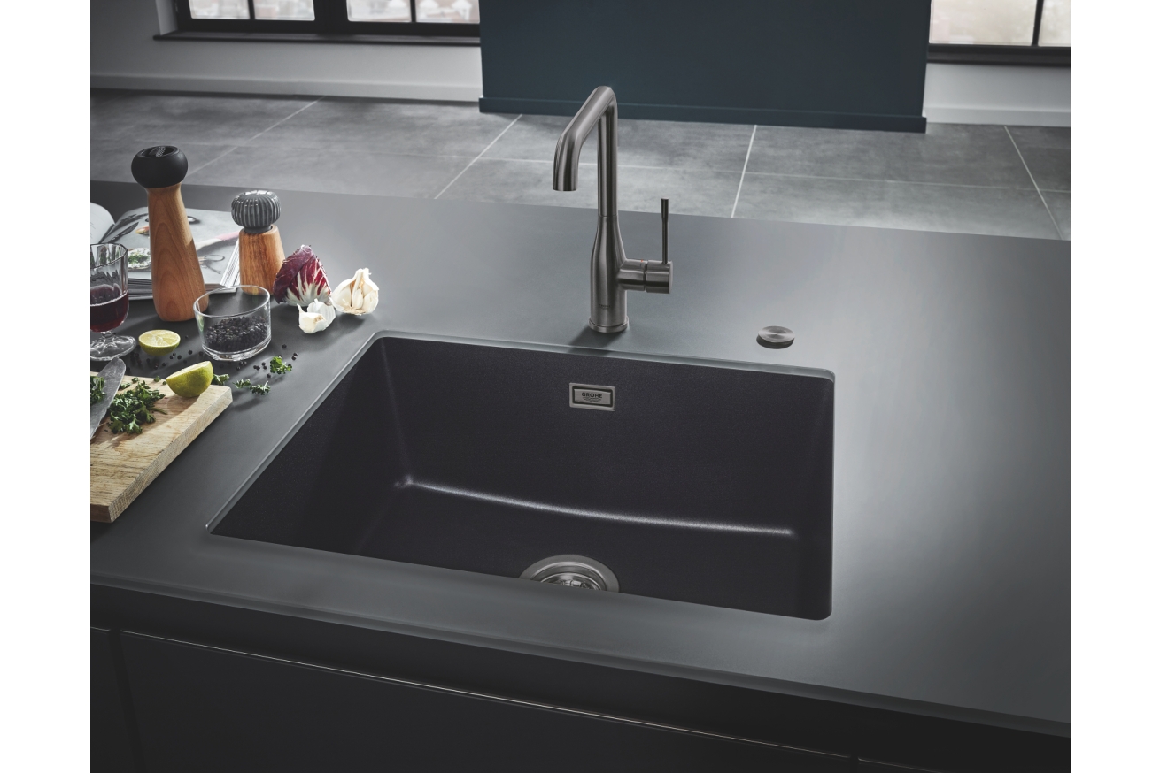 Смеситель для кухни GROHE Essence, темный графит матовый (30505AL0)