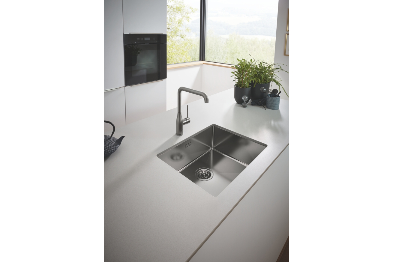 Смеситель для кухни GROHE Essence, темный графит матовый (30505AL0)
