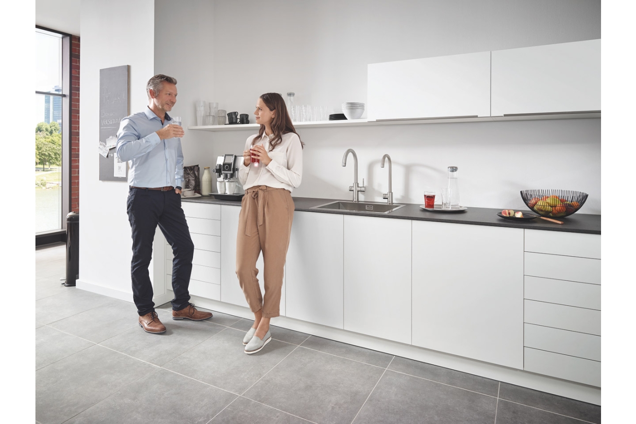 Комплект для кухни GROHE Red Duo с C-образным смесителем, бойлером M-Size и фильтром, суперсталь (30083DC1)